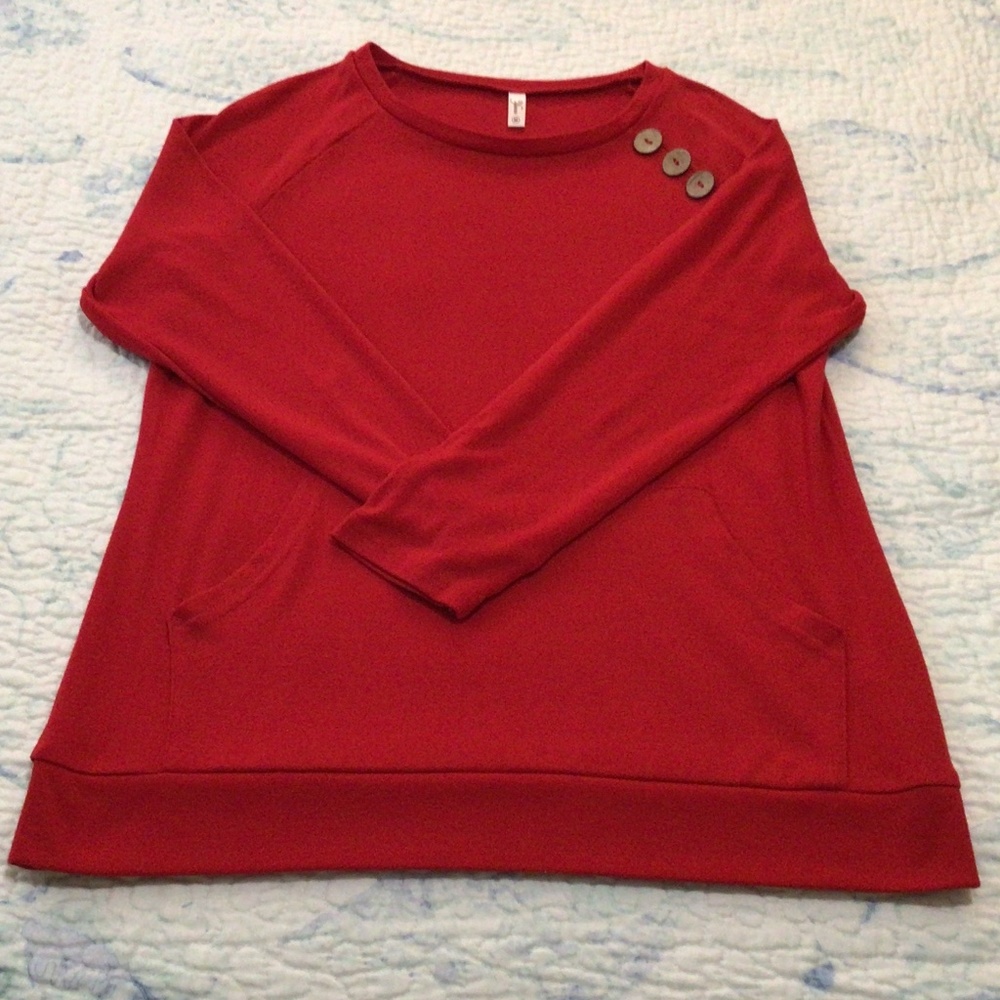 NWOT- Yincro women’s red top